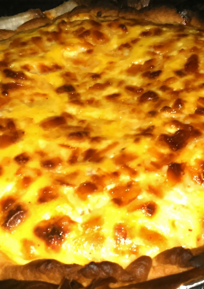 Una foto de Quiche de lacón, setas y mozzarella