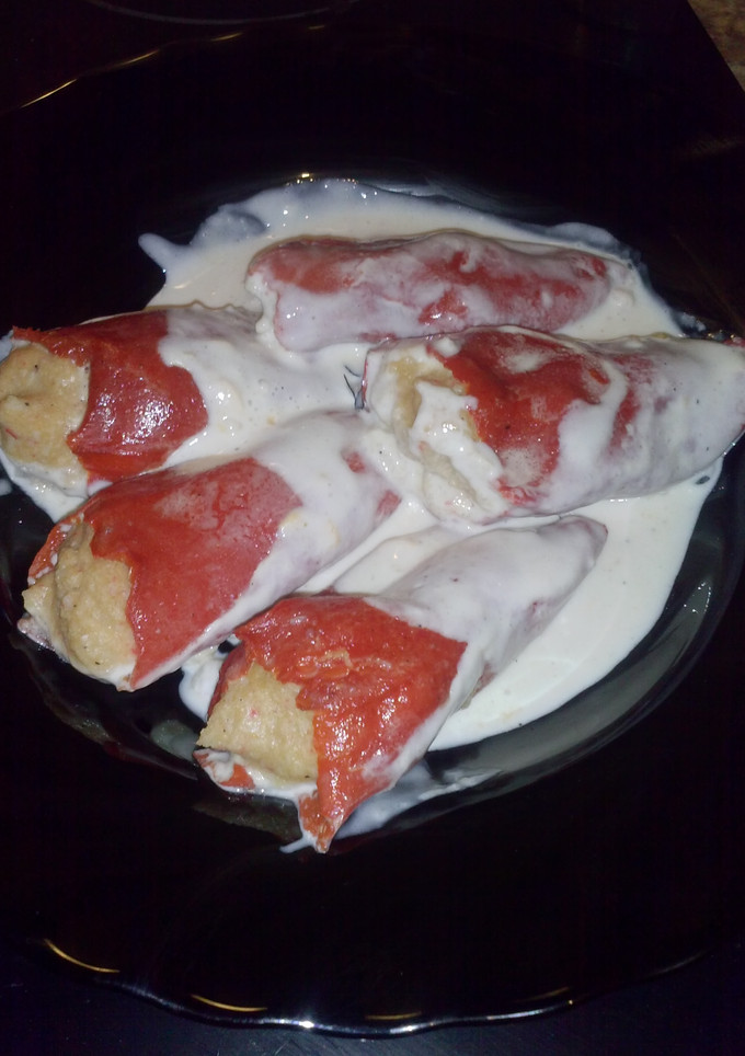 Una foto de pimientos rellenos de surimi y atun