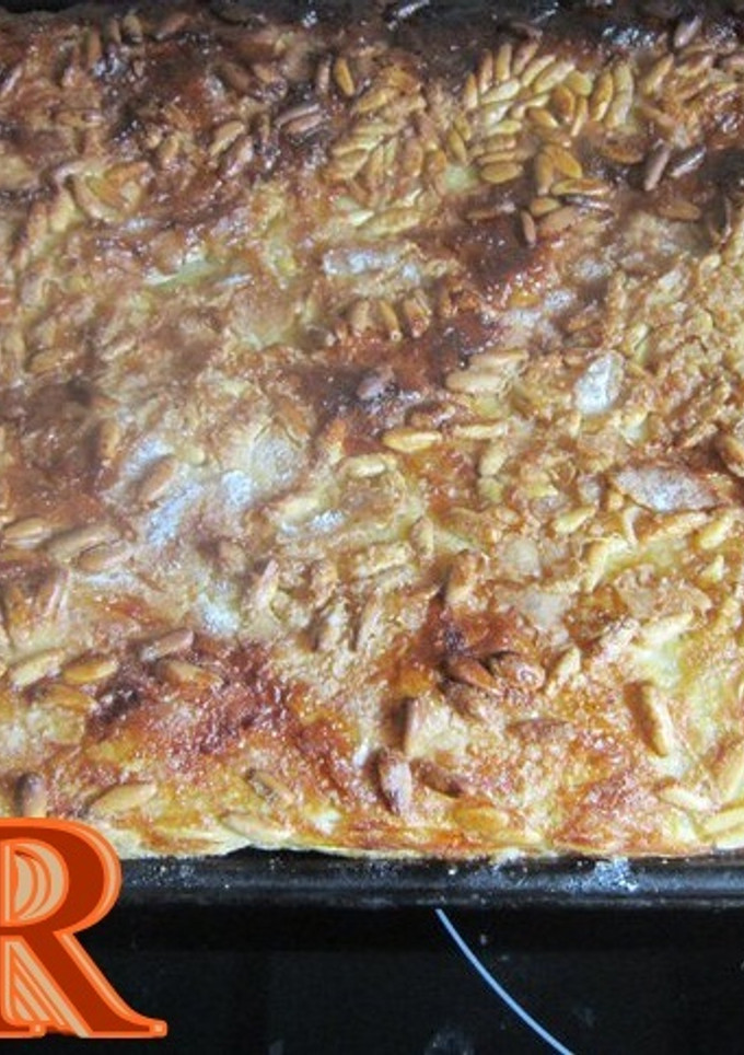 Una foto de Coca de San Juan de chicharrones