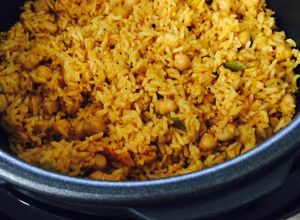 Una foto de Arroz con garbanzos en olla rápida.