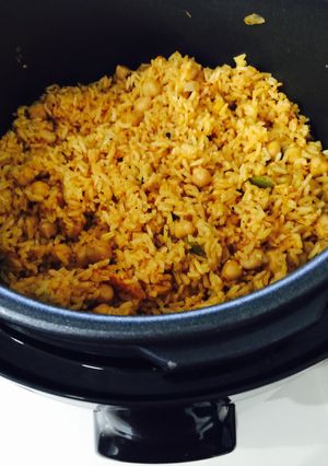Una foto de Arroz con garbanzos en olla rápida.
