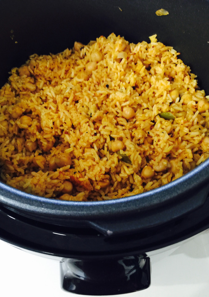 Una foto de Arroz con garbanzos en olla rápida.