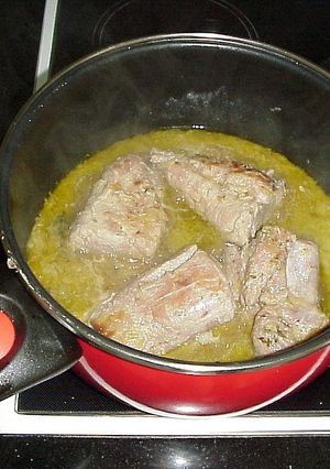 Una foto de Solomillo de cerdo encebollado