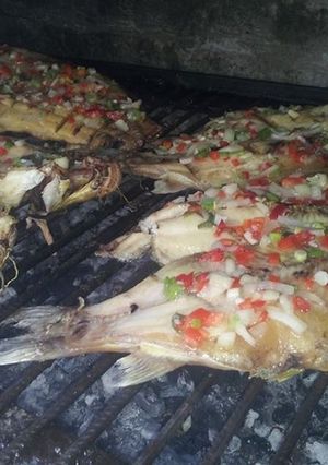 Una foto de Asado a la parrilla de pescado para caranchear