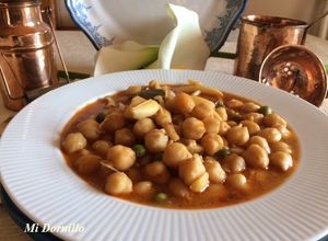 Una foto de Potaje de garbanzos con jibia (sepia)