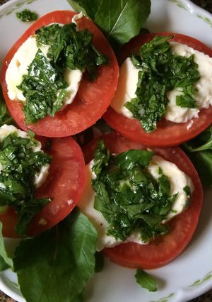 Una foto de Variación de ensalada caprese