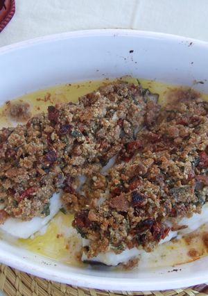 Una foto de Bacalao fresco con tomates secados al sol al aroma de lima