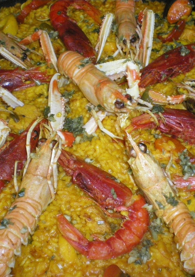Una foto de Paella mixta de mariscos