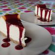 Tarta de queso con salsa de frutas del bosque