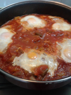 Una foto de Pisto con huevos