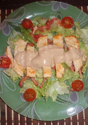 Una foto de Ensalada de pollo Gepetto
