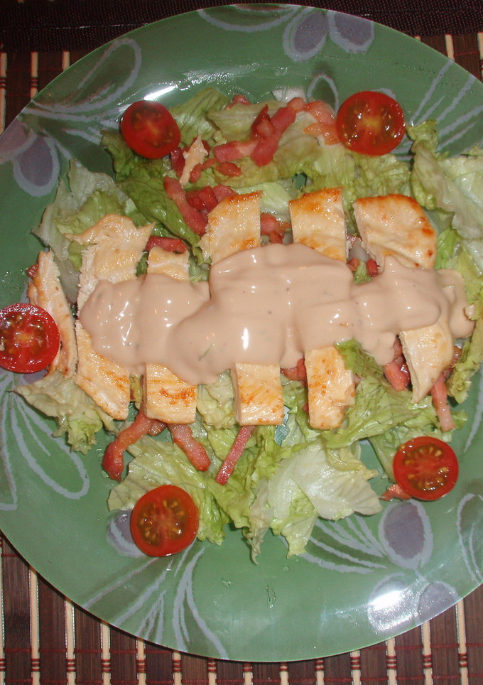 Una foto de Ensalada de pollo Gepetto