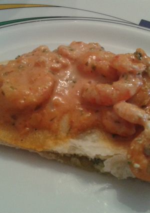 Una foto de Crepes de espinaca camarones con salsa rosa