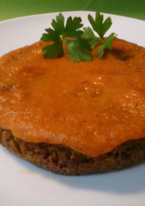 Una foto de Tortilla de brócoli en salsa de verduras al Jerez