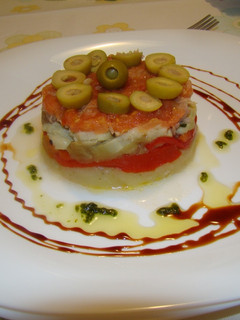 Una foto de Timbal de variado de verduras y atún