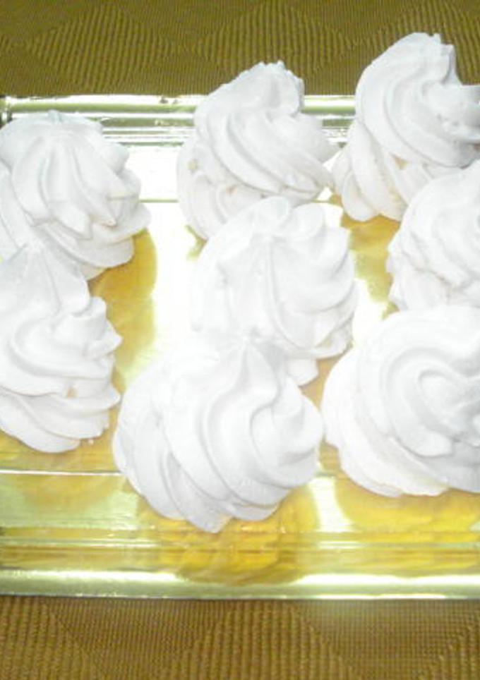 Una foto de Merengue italiano, francés y suizo