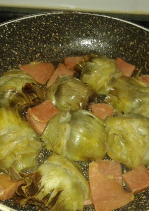 Una foto de Alcachofas con jamón