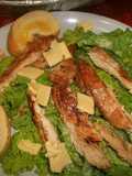 Ensalada César de pollo al pesto