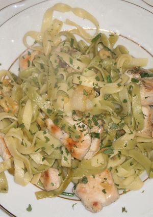 Una foto de Pasta con trocitos de pollo