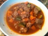 Estofado de ternera con verduras al vino tinto y la soja