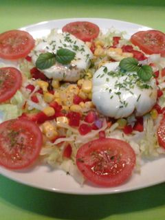 Una foto de Huevos escalfados de la huerta