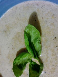 Una foto de Sopa crema de cebollas doradas