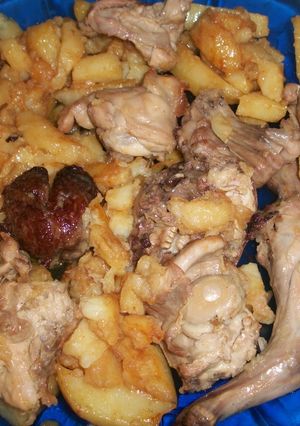 Una foto de Conejo frito con patatas al ajo cabañil