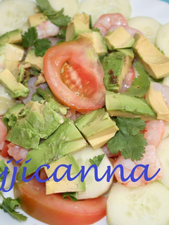 Una foto de Ensalada de gamba y aguacate mexicana