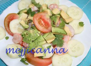 Una foto de Ensalada de gamba y aguacate mexicana