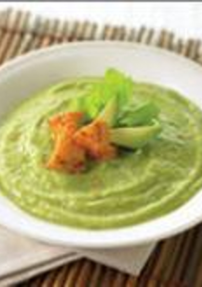 Una foto de Gazpacho de aguacate, calabacín y pepino