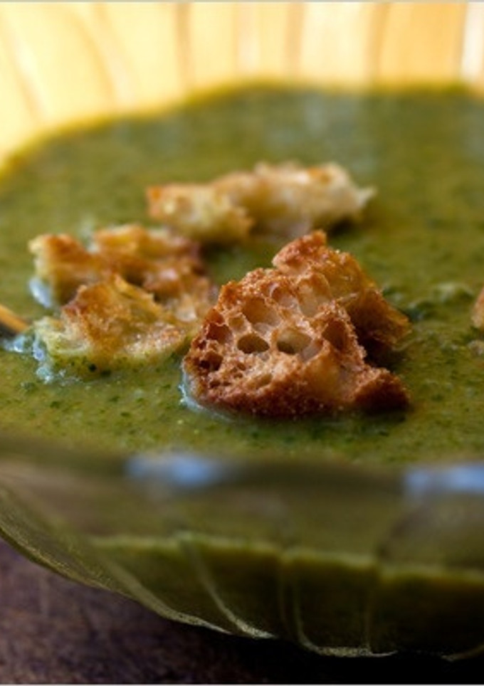 Una foto de Sopa de verduras de primavera
