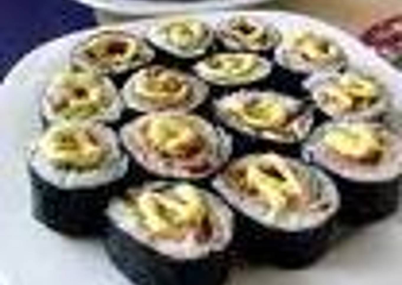 Sushi de aguacate y salmón