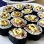 Sushi de aguacate y salmón