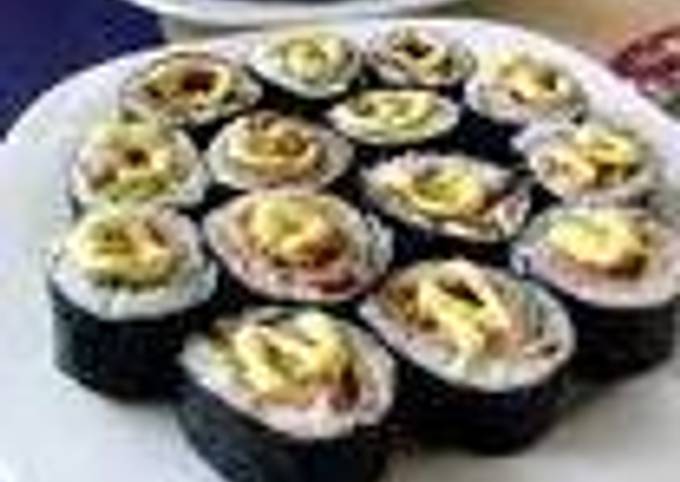 Foto principal de Sushi de aguacate y salmón