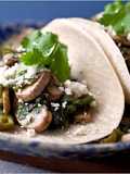 Tacos con champiñones y chile poblano