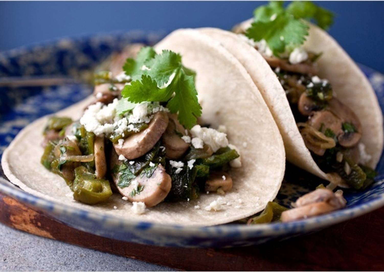 Tacos con champiñones y chile poblano Receta de julia Cookpad
