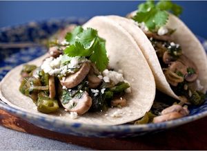 Foto principal de Tacos con champiñones y chile poblano