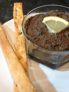 Una foto de Olivada (paté de aceitunas negras)