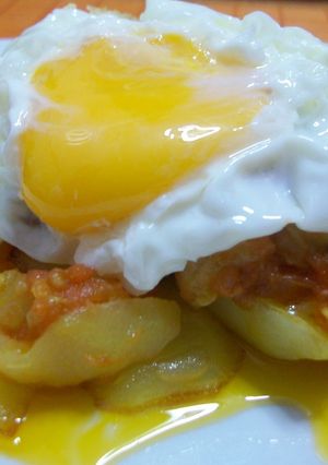 Una foto de Pisto con huevos