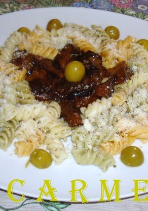 Una foto de Ensalada tricolor de pasta y setas