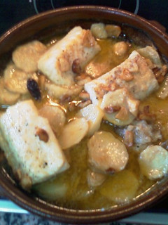 Una foto de Lomos de bacalao al horno con papas a lo pobre