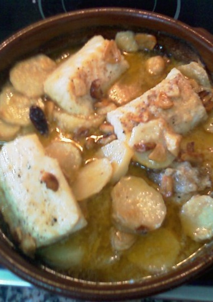 Una foto de Lomos de bacalao al horno con papas a lo pobre