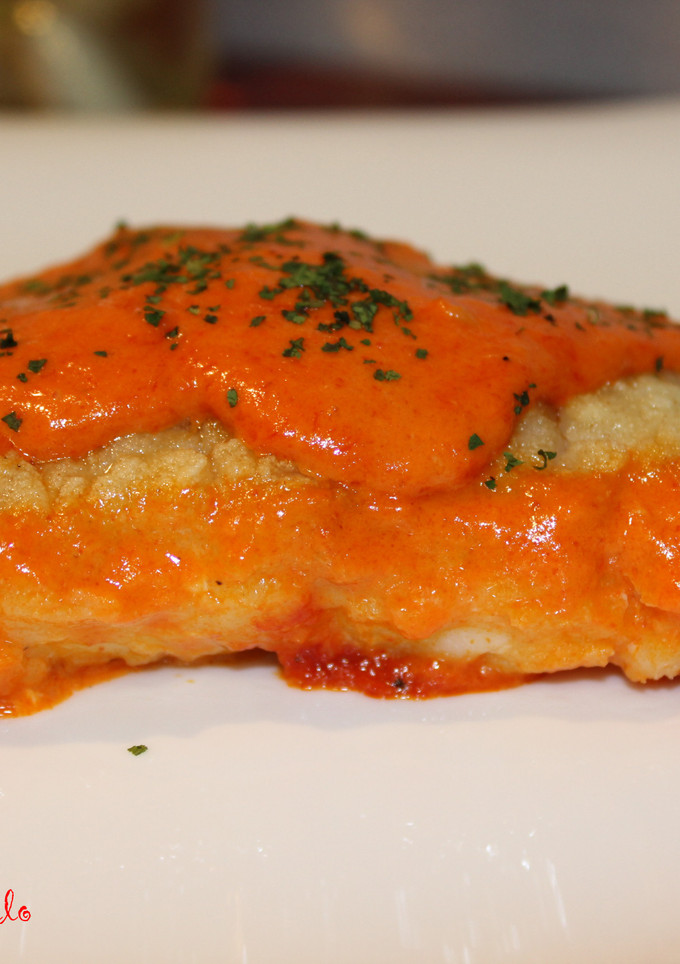 Una foto de Lomo de bacalao en salsa de piquillo