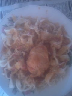 Una foto de Fideos caseritos con estofado de pollo