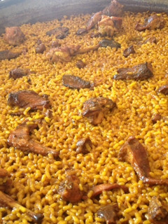 Una foto de Arroz con conejo