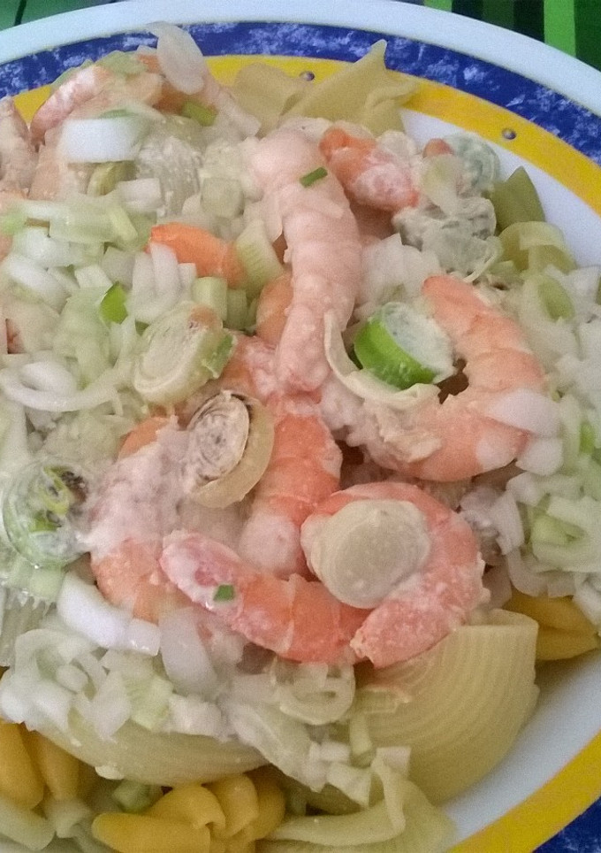 Una foto de Ensalada de pasta con langostinos