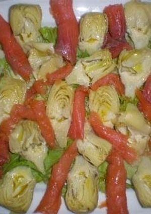 Una foto de Ensalada atlántica con lechuga rizada