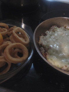 Una foto de Torta mexicana y calamares rebozados