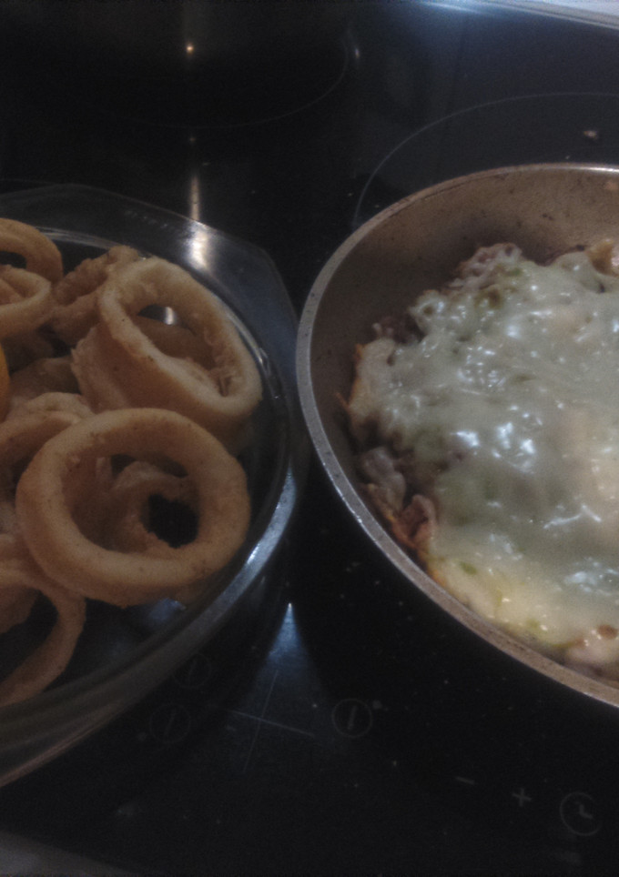Una foto de Torta mexicana y calamares rebozados