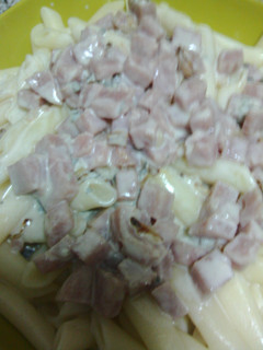 Una foto de Macarrones al roquefort